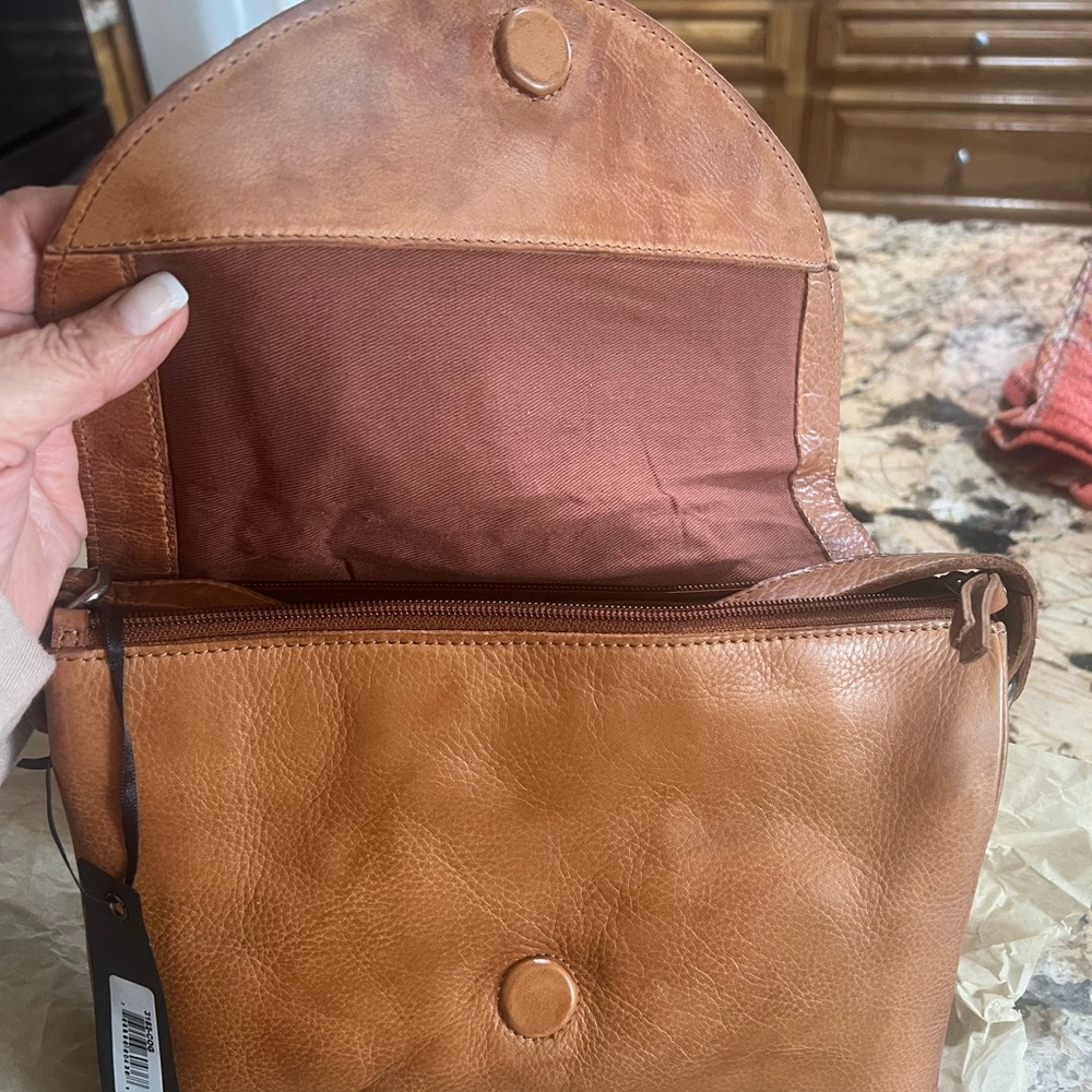 latico Vintage-inspired Brown Leather Crossbody Beautiful purse. - Picture 9 of 9